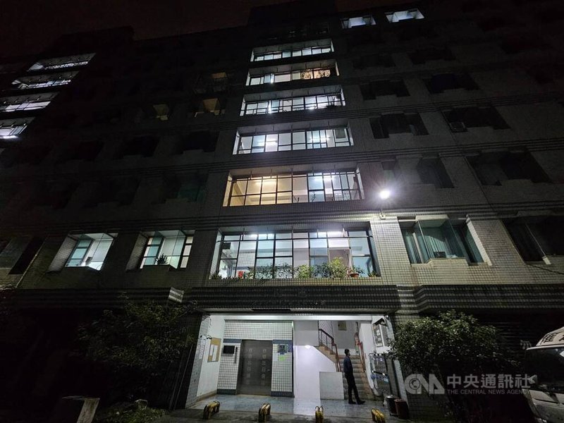 新北新店警方2日傍晚5時許獲報，寶橋路上某間公司發生打架案。圖為事發大樓。（翻攝照片）中央社記者高華謙傳真 112年3月2日