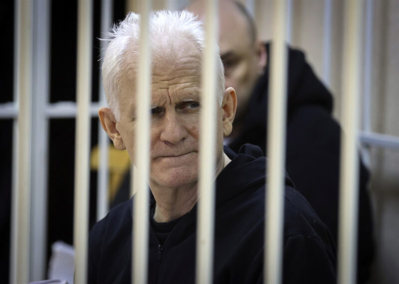 白俄羅斯法院3日對諾貝爾和平獎得主畢亞利亞茨基判處10年徒刑。（Vitaly Pivovarchyk/BelTA Pool Photo via 美聯社）