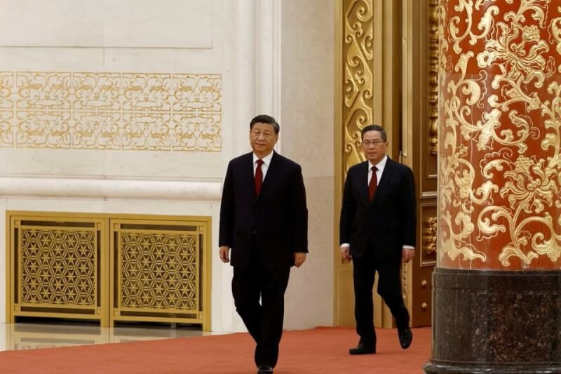 路透社報導，在中國去年結束清零政策的步伐上，李強（右）與習近平（左）的意見不一致。（路透社）