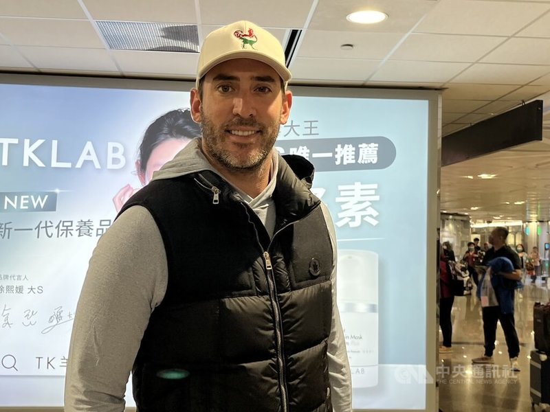 2023世界棒球經典賽（WBC）A組預賽將在台中洲際棒球場開打，義大利隊投手哈維（Matt Harvey）抵台時展現親切笑容。中央社記者葉臻攝  112年3月3日