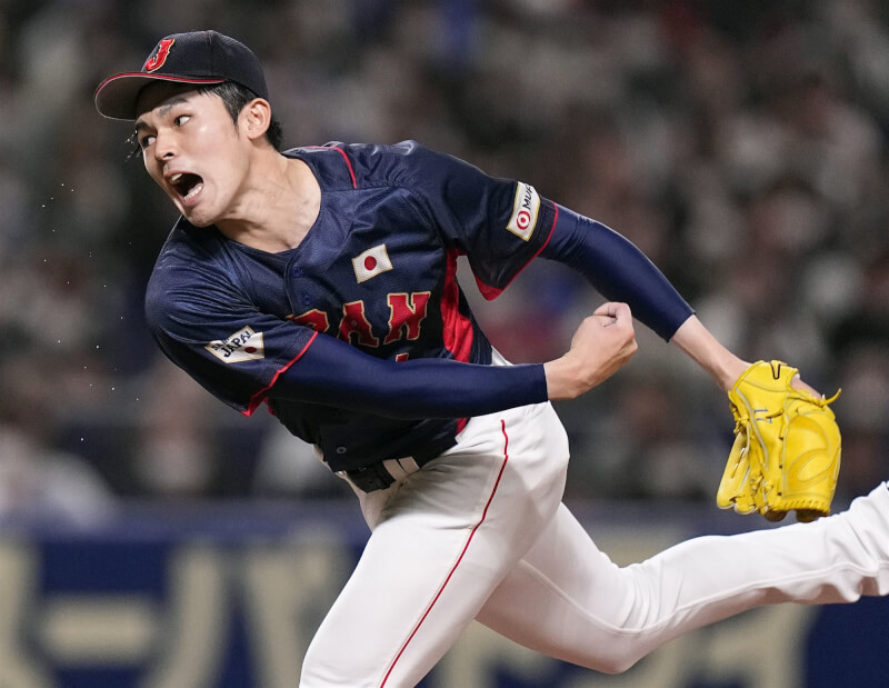 世界棒球經典賽日本代表隊4日與中日龍隊打熱身賽，日本隊「令和怪物」佐佐木朗希先發3局無失分，還飆出165公里，刷新個人生涯最速紀錄。（共同社）