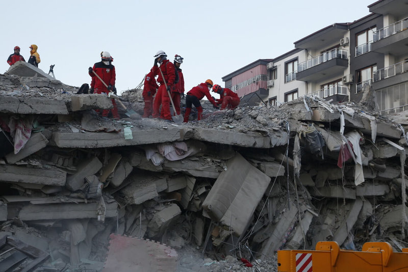 2月6日在土耳其南部接壤敘利亞地區發生的規模7.8強震及其餘震，釀嚴重死傷。圖為土耳其搜索救援協會（AKUT）進入災區搜救。（AKUT提供） 中央社記者鍾佑貞伊斯坦堡傳真  112年3月9日