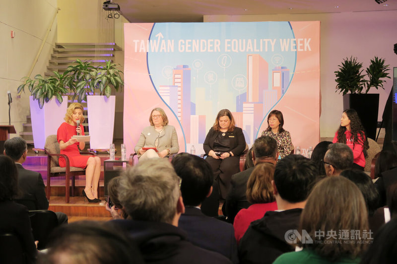 駐紐約辦事處9日舉辦台灣主場論壇，探討「促進數位時代的性別平等」，呼應本週開幕的聯合國婦女地位委員會第67屆會議主題。中央社記者尹俊傑紐約攝  112年3月10日