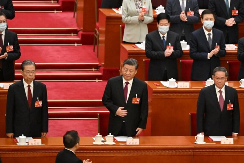 趙樂際（前排左）10日在人大會議當選常委會委員長。（法新社）