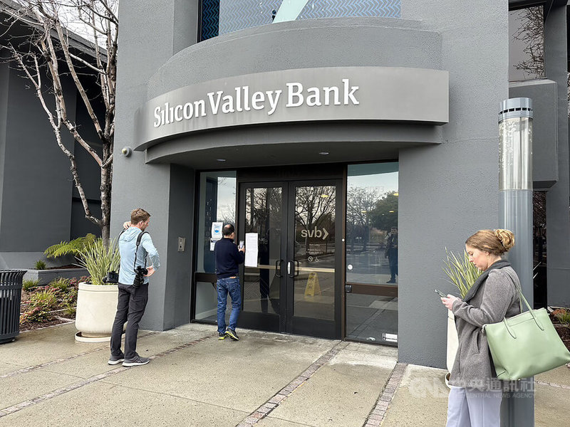美國聯邦監管機構10日宣布矽谷銀行（SVB）關閉，並將其資產轉存至「聖克拉拉國家儲保銀行」（ Deposit Insurance National Bank of Santa Clara ，DINB），此銀行與半數矽谷以上新創產業有業務往來。中央社記者張欣瑜舊金山攝  112年3月11日