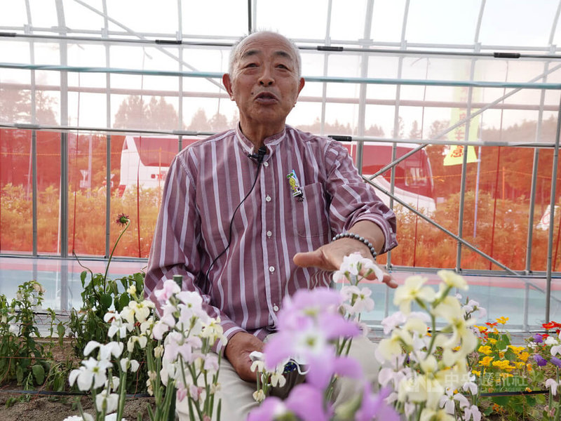 受福島第一核電廠核災影響大的福島縣飯館村長泥地區居民願意配合日本政府實施的除輻污土的再生利用實證工作，將除輻污土運用於種植花卉或蔬菜。中央社記者楊明珠福島攝  112年3月11日