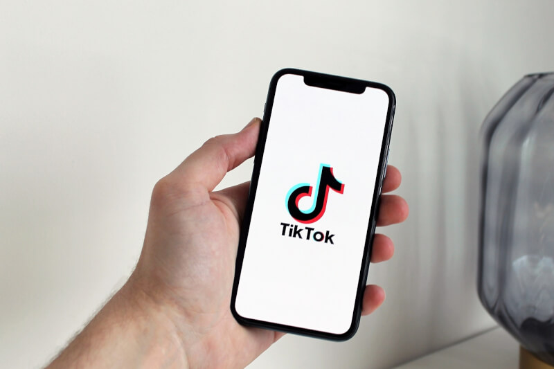 TikTok近期推出名為Bold Glamour的AI即時美顏濾鏡，成為最新話題。（圖取自Pixabay圖庫）