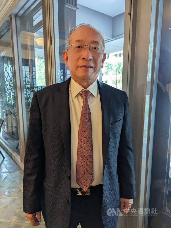 台灣製藥工業同業公會理事長蘇東茂表示，取得成本不斷提高，卻又受到藥價法規限制，若都要等到缺貨藥才不砍價，未來缺藥品項只會愈來愈多，應重新檢視健保給付價格「地板價」品項等，才能打造較好的供應鏈及產業。中央社記者沈佩瑤攝  112年3月14日