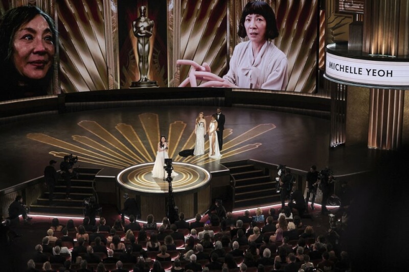 楊紫瓊憑藉「媽的多重宇宙」成為奧斯卡首位亞洲影后。（路透社）