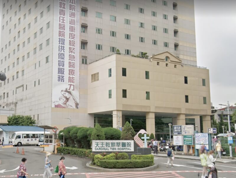 台北市議員陳怡君指出，耕莘醫院（圖）誤把一名僑生健檢報告「梅毒血清」某欄位勾選陽性，且事後態度消極。院方表示，對於誤植致上歉意。（圖取自google地圖網頁google.com/maps）