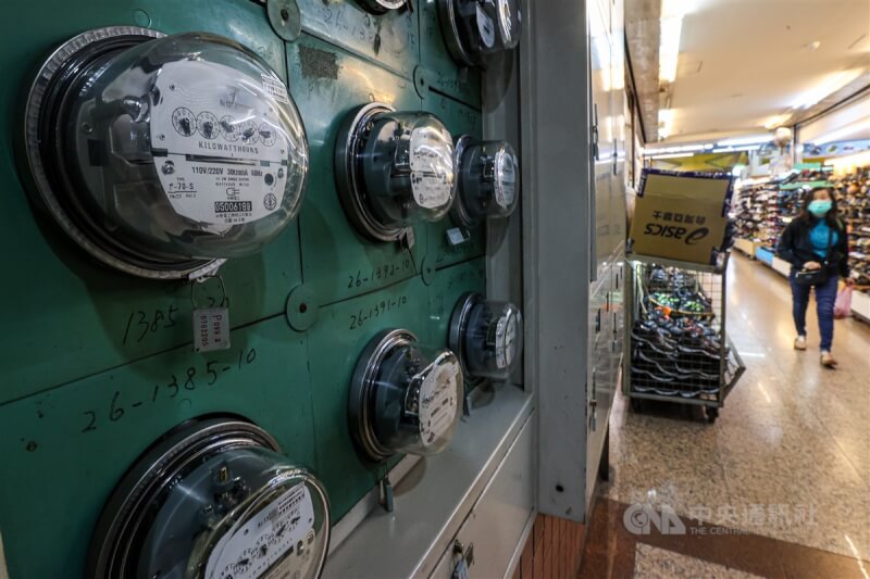 圖為台北市公寓住宅電表。（中央社檔案照片）