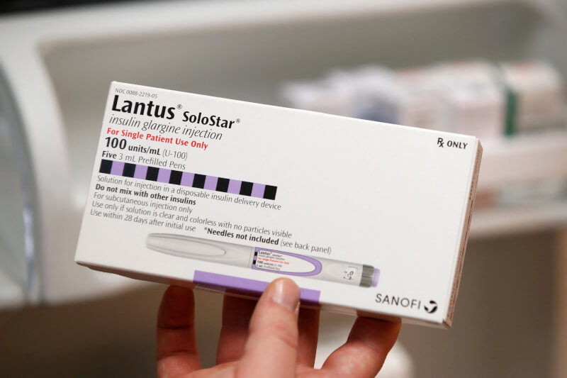 法國製藥業巨擘賽諾菲16日宣布，2024年起將公司在美國最常用處方胰島素產品Lantus定價調降78%，擁有私人保險民眾的Lantus每月自付額上限訂在35美元。（路透社）