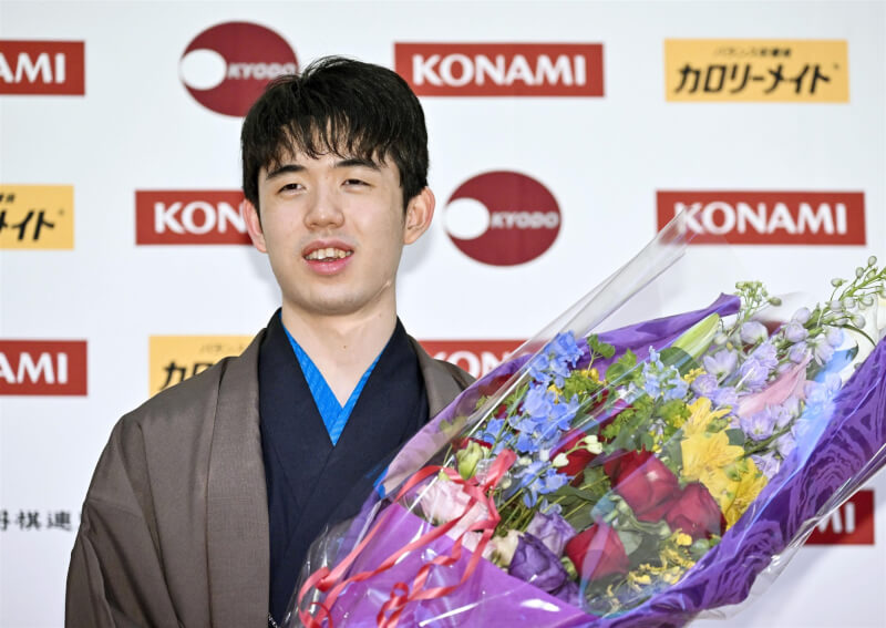 日本將棋界天才型棋士藤井聰太以20歲的年齡，達成將棋界最年少擁6冠紀錄。（共同社）