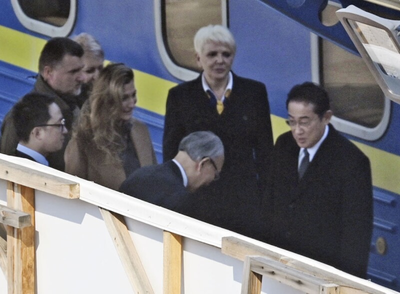 日本首相岸田文雄（第一排右）21日已抵達烏克蘭首都基輔。（共同社）