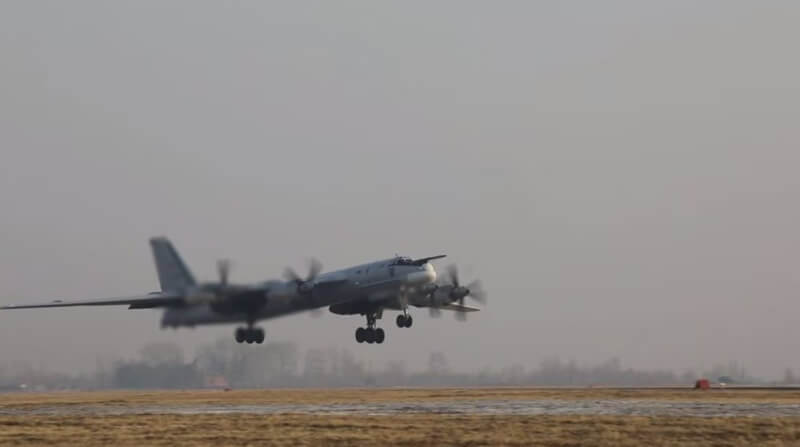 圖為俄羅斯圖波列夫Tu-95MS戰略轟炸機。（Russian Defence Ministry/Handout via 路透社）