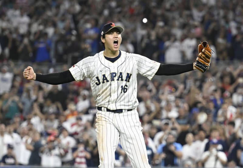 大谷翔平在世界棒球經典賽冠軍戰9局上半登板救援，他用再見三振成功完成關門任務，助日本以3比2擊敗美國。（共同社）