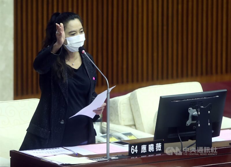 台北市議員應曉薇被控於去年九合一選舉期間涉及餐會賄選，北檢調查後認定無期約賄選犯意，將全案不起訴處分。（中央社檔案照片）