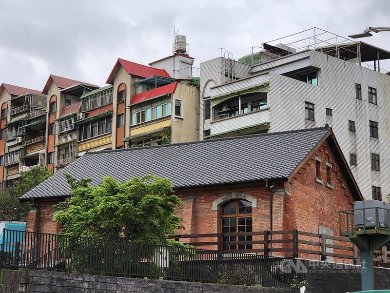 位在新北市淡水區的滬尾小學校是日治初期全台首批建立的日本人小學校，原址遺留校舍只剩1923年興建的禮堂，至今屹立百年，被列為市定古蹟，經修復後31日將首度對外開放。中央社記者高華謙攝  112年3月28日