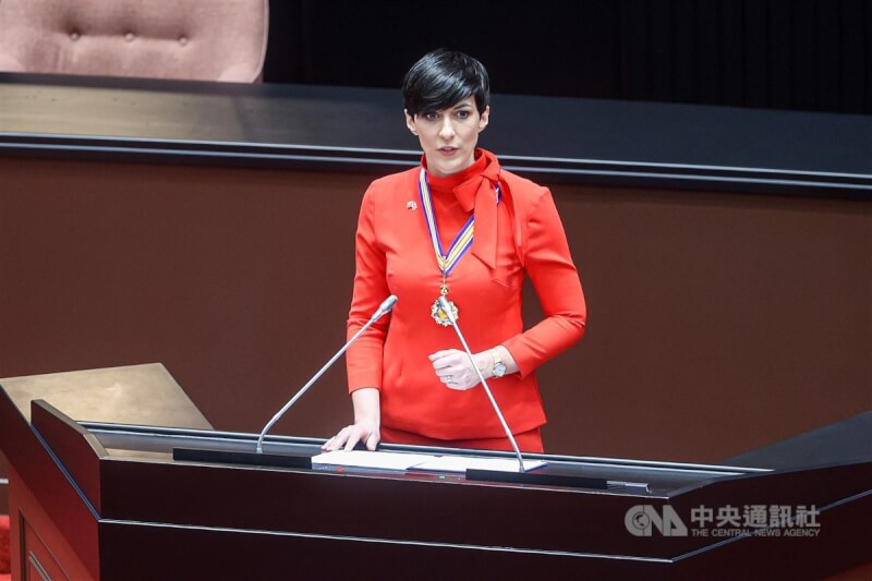 捷克眾議院議長艾達莫娃（Markéta Pekarová Adamová）28日上午應邀赴立法院議場發表演說表示，台灣與捷克在地理上雖然相隔數千公里、說著不同語言，但在世界上很難找到具有這麼多相似之處、相互了解的國家。中央社記者鄭清元攝 112年3月28日