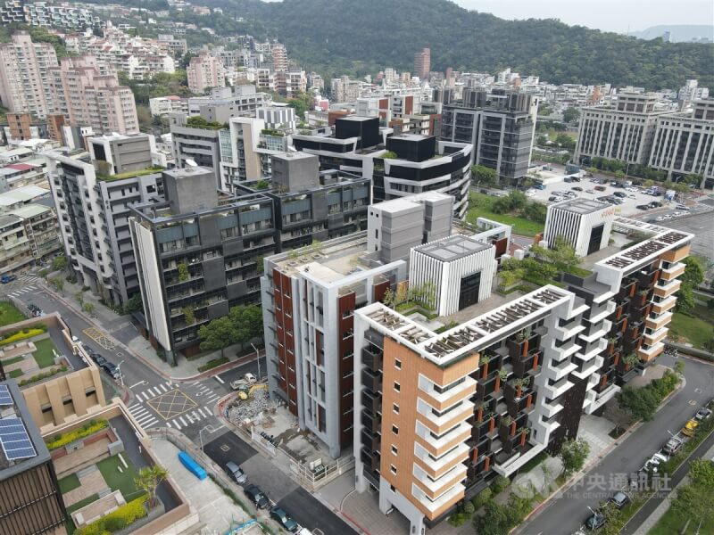 圖為從高處俯瞰台北市北投區住宅建築。（中央社檔案照片）