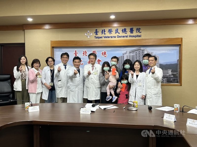 台北榮民總醫院兒童腎臟移植團隊自109年8月起已成功完成6例困難兒童及青少年大愛腎臟移植，29日上午舉行記者會分享成果。中央社記者沈佩瑤攝  112年3月29日