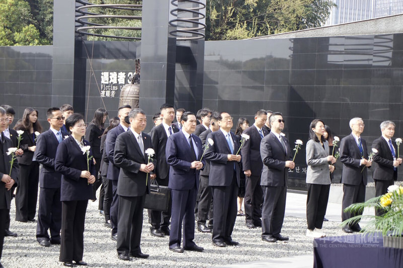 前總統馬英九一行29日上午前來南京大屠殺紀念館奠祭遇難同胞。中央社記者呂佳蓉南京攝  112年3月29日