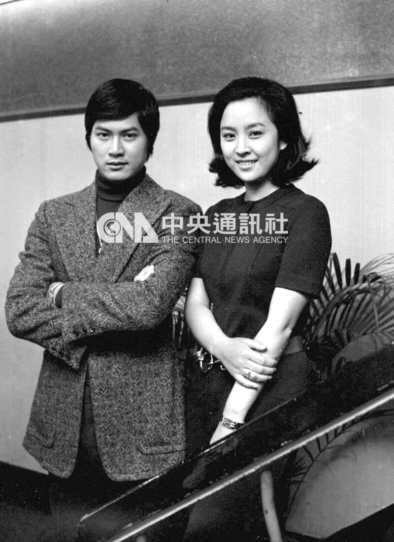 《白屋之戀》由鄧光榮（左）與甄珍（右）主演，是鄧光榮來台拍攝的第一部作品，也是台灣三廳文藝片的先鋒之作。（中央社檔案照片）
