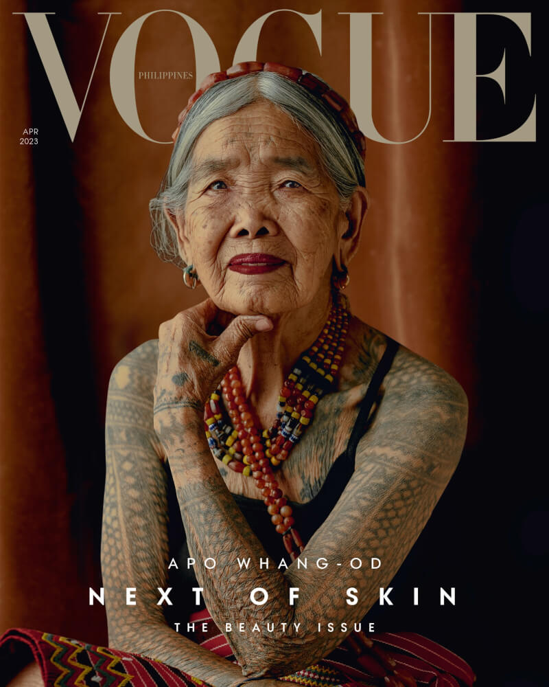 菲律賓版「時尚雜誌」4月封面人物是菲國部落紋身藝術家舫歐，這位現年106歲的國寶奶奶成了這本雜誌歷來最年長的封面人物。（圖取自菲律賓版時尚雜誌網頁vogue.ph）