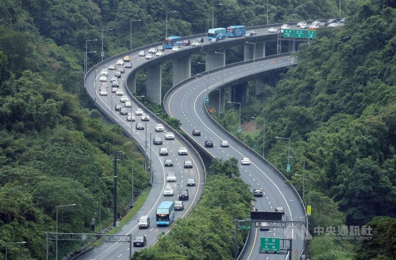 高公局指出，國5預計4日上午10時就會出現車潮，要到5日凌晨0時後才會紓解。（中央社檔案照片）