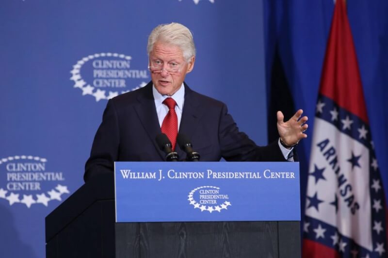 美國前總統柯林頓受訪時表示，他後悔在1994年說服烏克蘭放棄核子武器。（圖取自facebook.com/billclinton）