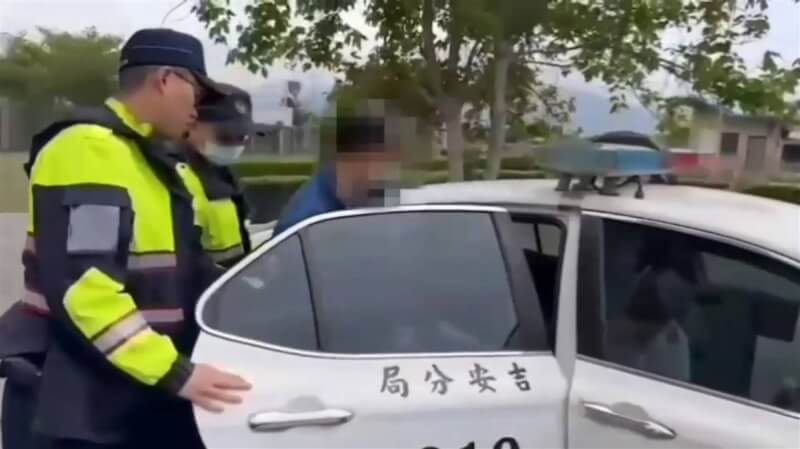 陳姓男子（中）開著向友人羅姓男子在台東借來車輛開至花蓮，遭警方盤查發現車上有改造手槍、子彈、毒品等，陳男遭移送法辦，警方也將持續追查槍械及毒品來源及流向。（吉安警分局提供）中央社記者李先鳳傳真 112年4月9日