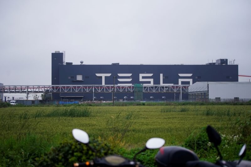 圖為特斯拉上海工廠外觀。（路透社）