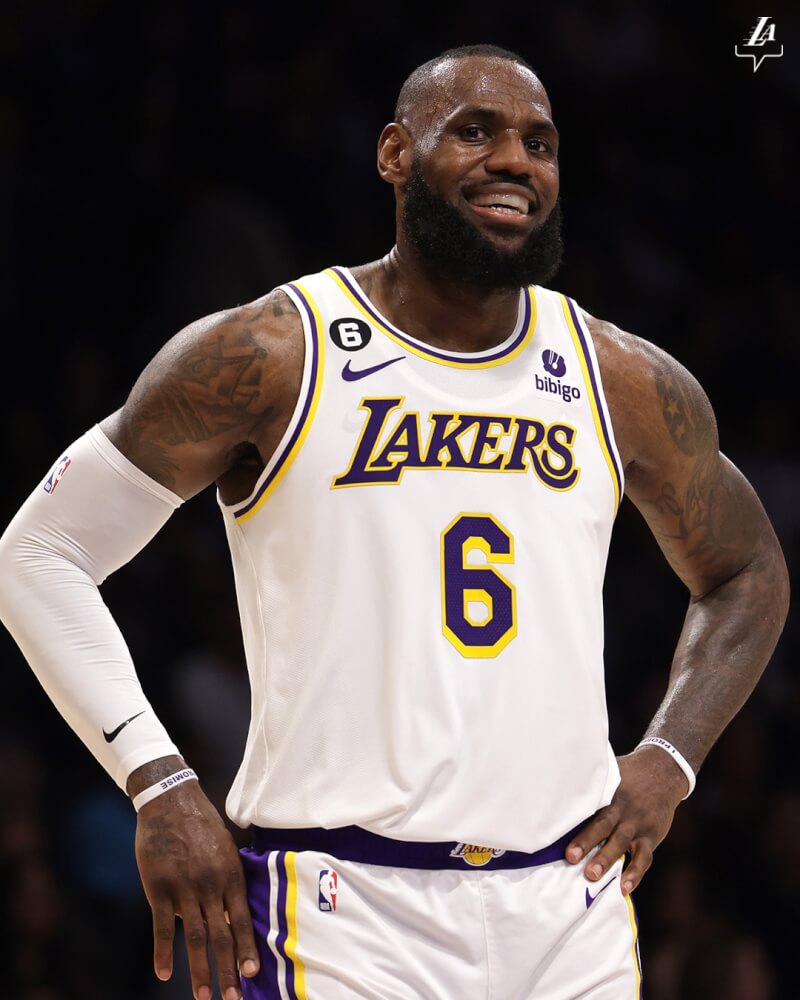 NBA附加賽將於12日開打，湖人球星詹姆斯完成生涯第20個例行賽季，他本季平均得分28.9，是打滿20個賽季的球員中最高分的。（圖取自twitter.com/Lakers）