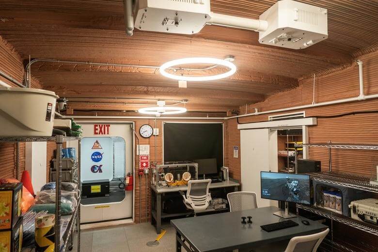 模擬火星棲地內其中一處工作站點。（路透社）