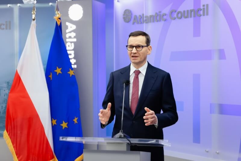 波蘭總理莫拉維茨奇13日表示，歐洲人試圖加強與中國的關係，可能正犯下歷史性的錯誤。（圖取自facebook.com/MorawieckiPL）