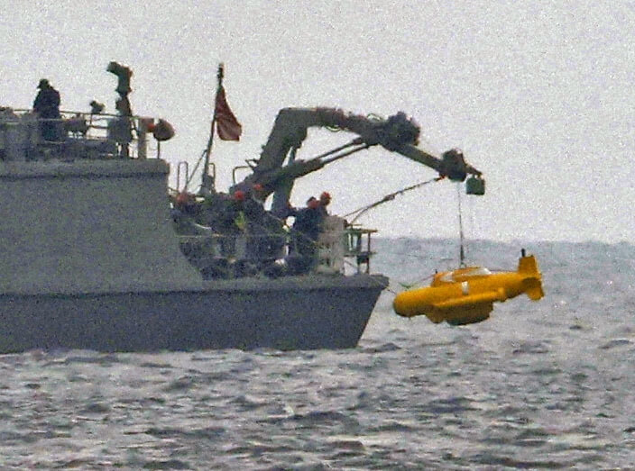日本陸上自衛隊黑鷹直升機6日在沖繩縣宮古島周邊失聯，日本13日持續進行搜救行動。（共同社）
