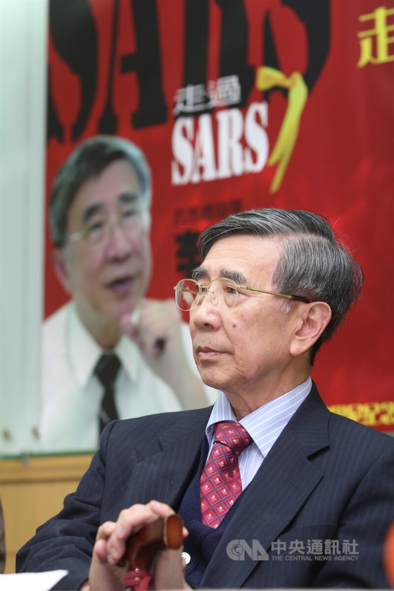 抗SARS總指揮李明亮（圖）為台灣遺傳學奠定厚實根基，尤其對兒童醫療至關重要，15日獲台灣兒童醫療貢獻獎終身貢獻獎表揚。（中央社檔案照片）