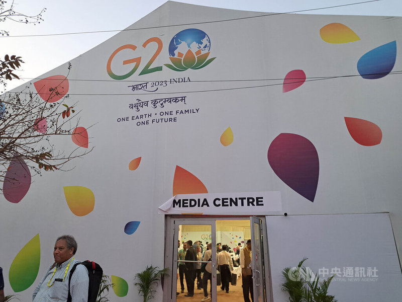 印度現為20國集團（G20）輪值主席，任內將主辦200多場會議，17日慶祝順利舉辦第100場。圖為其中一場G20會議的媒體中心。中央社記者林行健新德里攝  112年4月17日