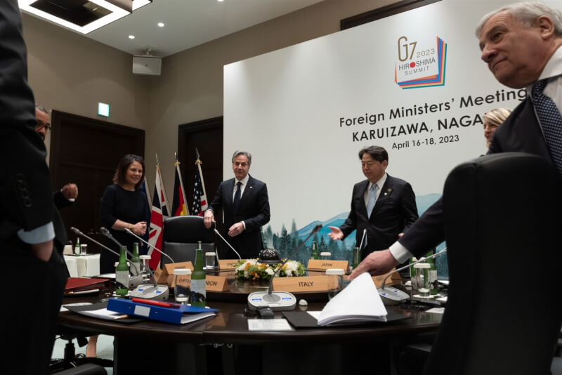 G7外長會議17日舉行，德國外交部長（左2）貝爾伯克表示，歐洲不應僅止於捍衛自身和平。（圖取自twitter.com/SecBlinken）