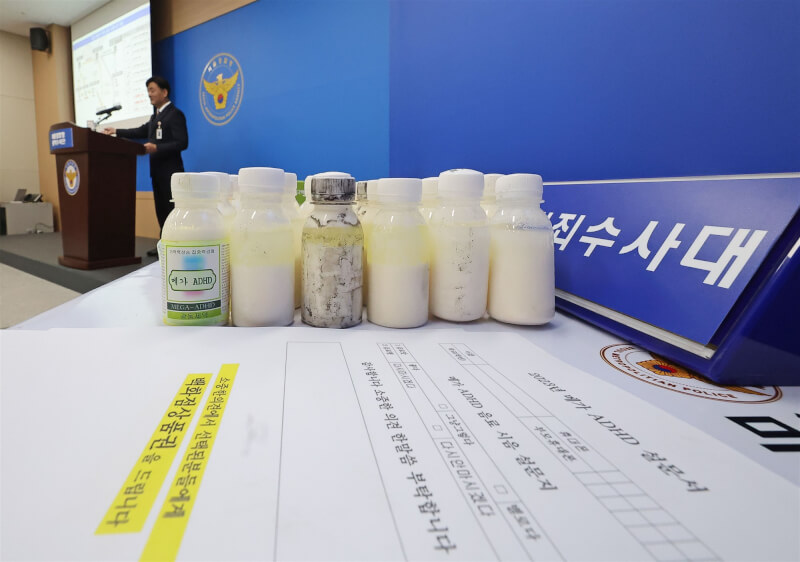 韓國首爾江南區補習街日前出現誘騙學生喝毒品飲料，意圖藉此威脅詐取金錢，首爾警察廳17日發表最新調查結果。（韓聯社）