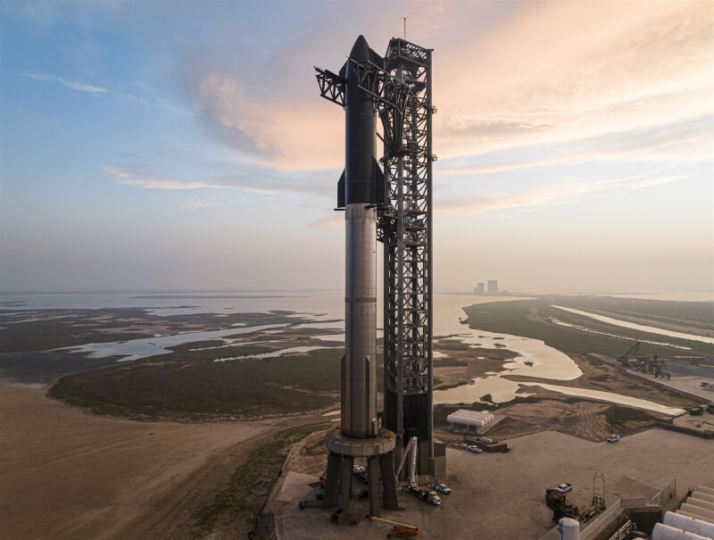 SpaceX新一代太空飛行器「星艦」準備在18日清晨7時於德州再次試射升空。（圖取自twitter.com/SpaceX）