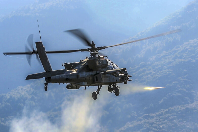 美國國防部表示，美軍17日在敘利亞北部的直升機空襲行動中擊斃伊斯蘭國高階領袖阿里。圖為美國軍用直升機。（圖取自美國國防部網頁defense.gov）