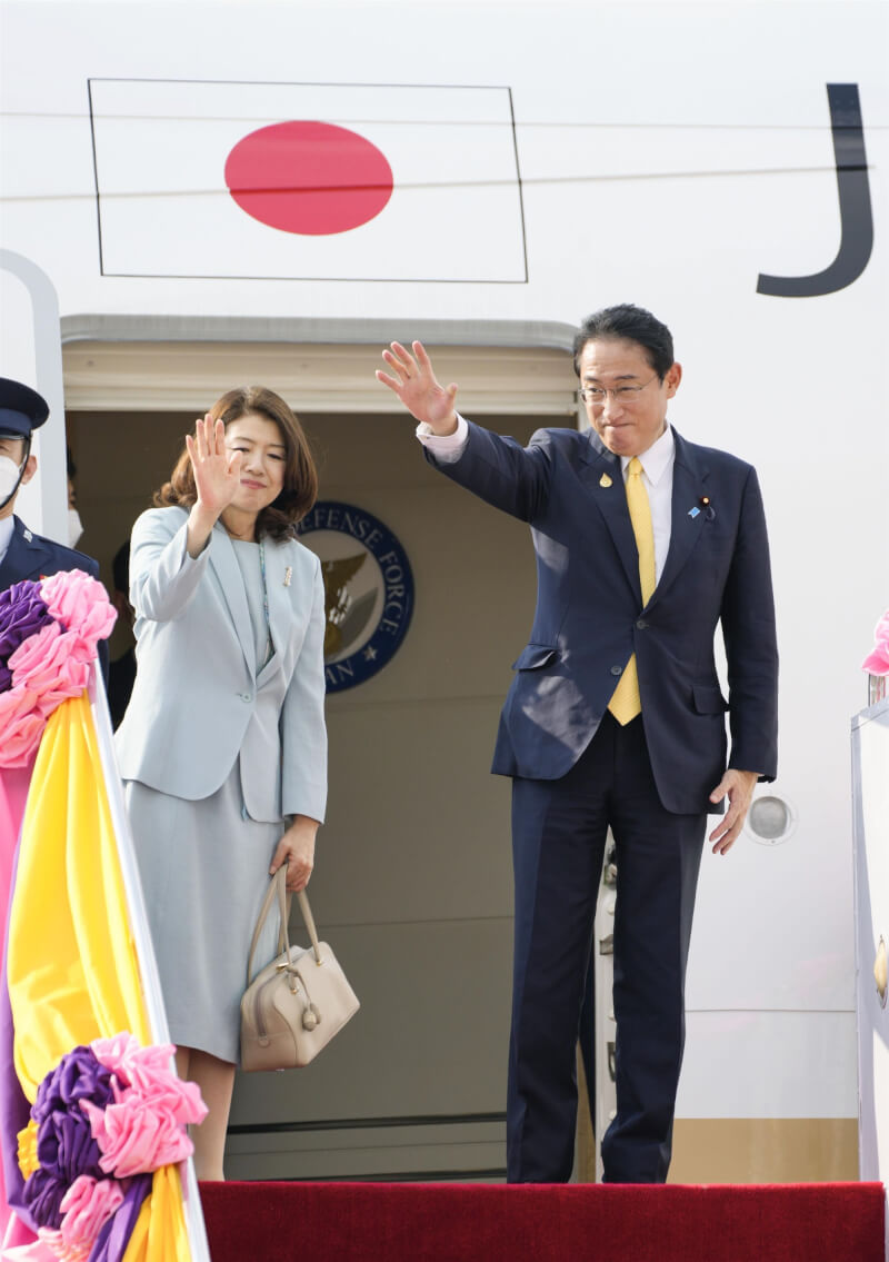 日本首相夫人裕子（左），將在美東時間17日與美國總統拜登夫人吉兒．拜登會談，之後也會與拜登會面。（共同社）