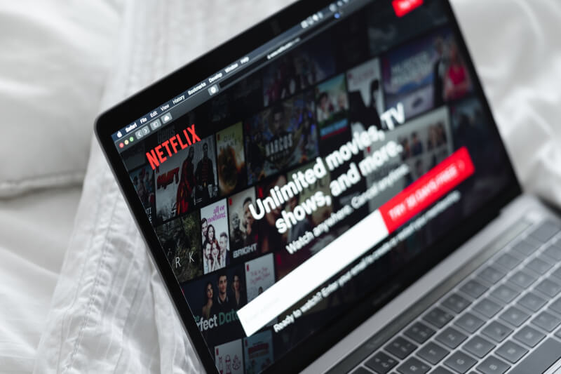 Netflix 18日宣布，將不再以郵寄方式寄送節目或電影的實體DVD給訂戶。（圖取自Pixabay圖庫）