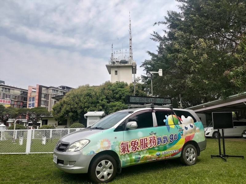 大甲鎮瀾宮媽祖遶境進香21日起駕，中央氣象局出動氣象觀測服務車，讓信眾及工作團隊及早獲得天氣變化的資訊。（氣象局提供）中央社記者汪淑芬傳真 112年4月21日