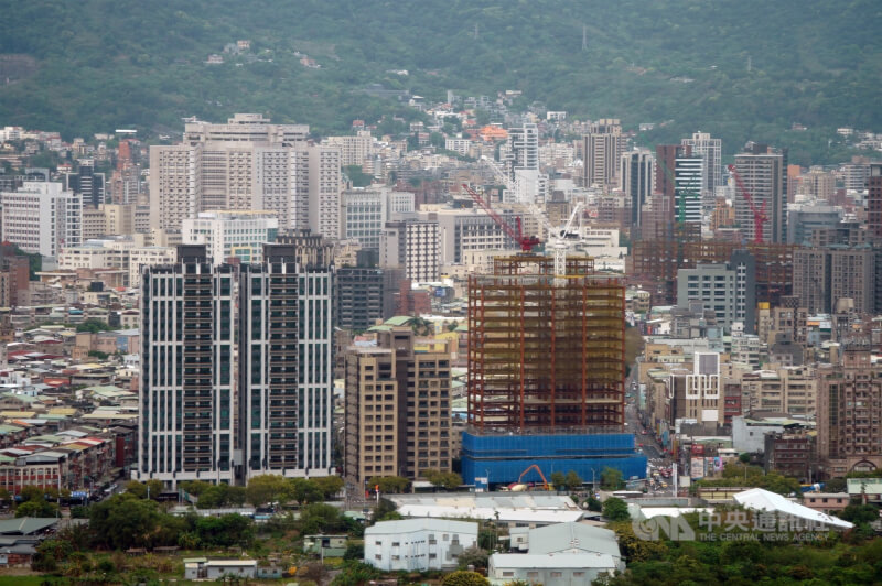 圖為從高處遠眺台北市北投區建築。（中央社檔案照片）