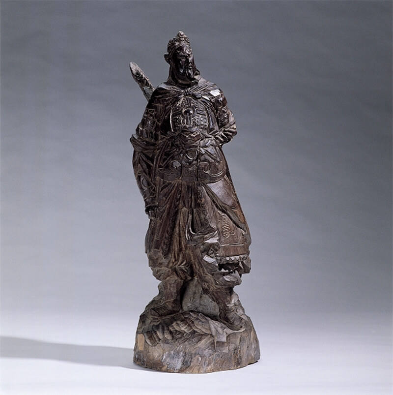 朱銘的作品「關公」從傳統工藝脫胎,兼具抽象具象,打破一般人的刻板印象。(圖取自朱銘美術館網頁juming.org.tw)
