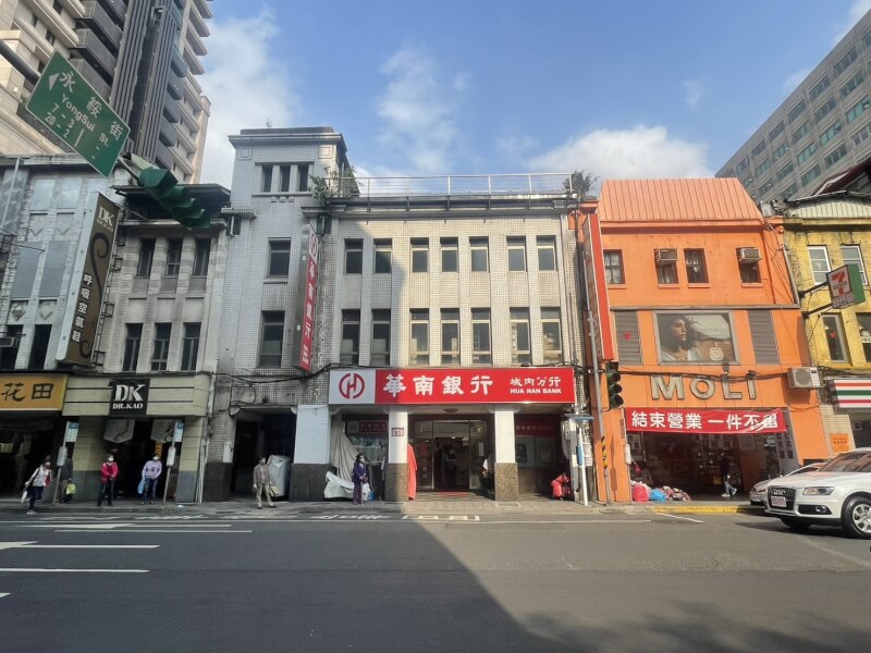 日治時期「近藤商會」台北支店現為華南銀行城內分行，台北市文資會24日審議後決定給予文資身分。（台北市文化局提供）