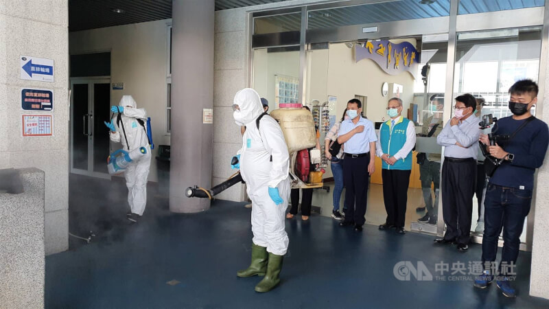 海軍敦睦艦隊確診官兵有4人在屏東有活動足跡,縣府進行活動軌跡大消毒。(中央社檔案照片)