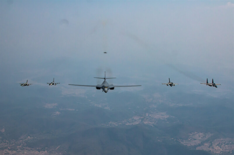 美國印太司令部官方推特22日貼出美國印度空軍聯合演習照片。（圖取自twitter.com/INDOPACOM）
